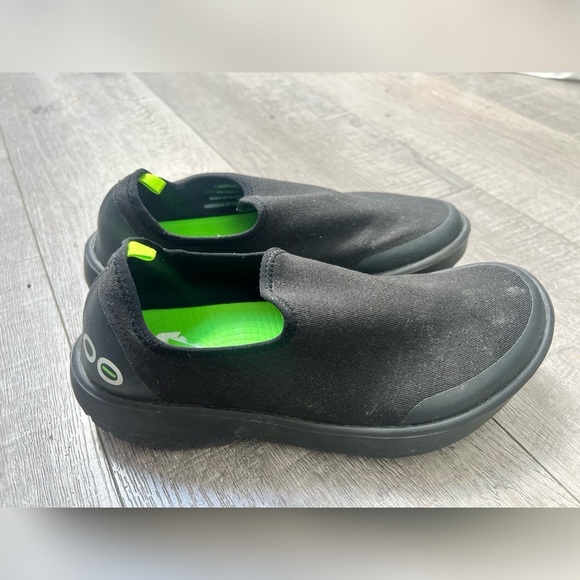 Oofos WOMEN'S OOMG EEZEE LOW
SHOE - BLACK
$129.95 Size 9 - Picture 7 of 7